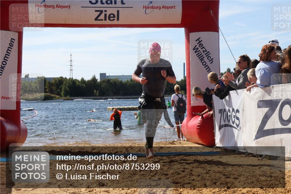 07.09.2025 - 19. Norderstedt Triathlon Luisa Fischer http://msf.ph/oto/8753299 07.09.2025 11:39:29 Schwimmen 1233, 1346 meine-sportfotos.de