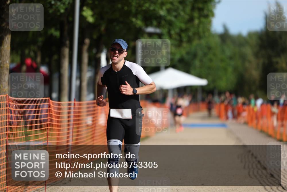07.09.2025 - 19. Norderstedt Triathlon Michael Strokosch http://msf.ph/oto/8753305 07.09.2025 10:38:28 Laufen 1138, 1147 meine-sportfotos.de