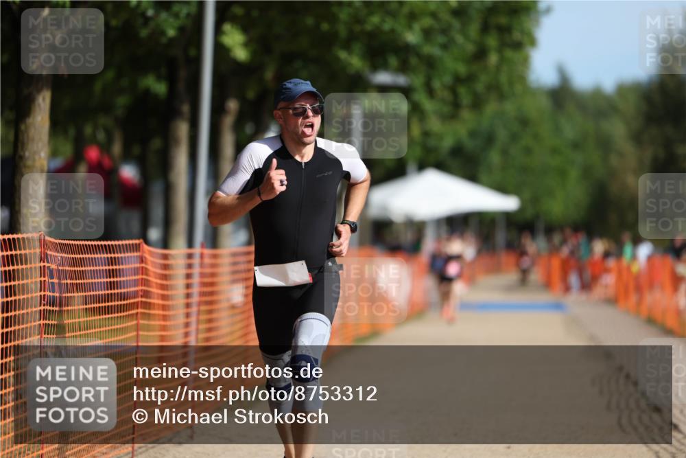 07.09.2025 - 19. Norderstedt Triathlon Michael Strokosch http://msf.ph/oto/8753312 07.09.2025 10:38:28 Laufen 1138, 1147 meine-sportfotos.de