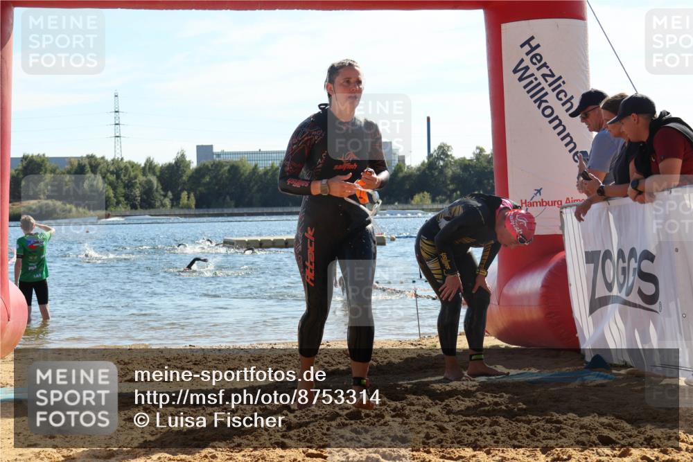 07.09.2025 - 19. Norderstedt Triathlon Luisa Fischer http://msf.ph/oto/8753314 07.09.2025 15:37:04 Schwimmen 1052, 1079, 1090, 1091 meine-sportfotos.de