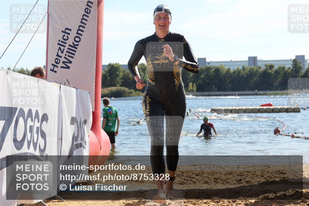 07.09.2025 - 19. Norderstedt Triathlon Luisa Fischer http://msf.ph/oto/8753328 07.09.2025 15:37:12 Schwimmen 1052, 1091, 1096 meine-sportfotos.de