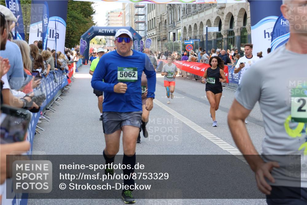 07.09.2025 - BARMER Alsterlauf Strokosch-Dieckow http://msf.ph/oto/8753329 07.09.2025 10:14:37 Ziel 2736, 3455, 3722, 3736, 3771, 3904, 4520, 4607, 4608, 4883, 5036, 5270, 5271, 5280, 5281, 6344, 6345, 8413 meine-sportfotos.de
