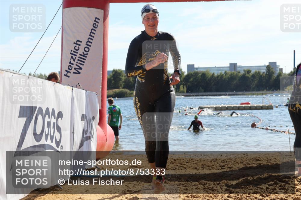 07.09.2025 - 19. Norderstedt Triathlon Luisa Fischer http://msf.ph/oto/8753333 07.09.2025 15:37:13 Schwimmen 1052, 1091, 1096 meine-sportfotos.de