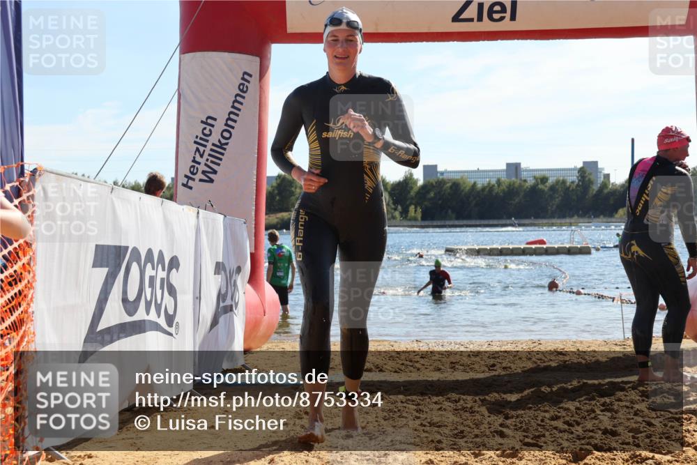 07.09.2025 - 19. Norderstedt Triathlon Luisa Fischer http://msf.ph/oto/8753334 07.09.2025 15:37:13 Schwimmen 1052, 1091, 1096 meine-sportfotos.de