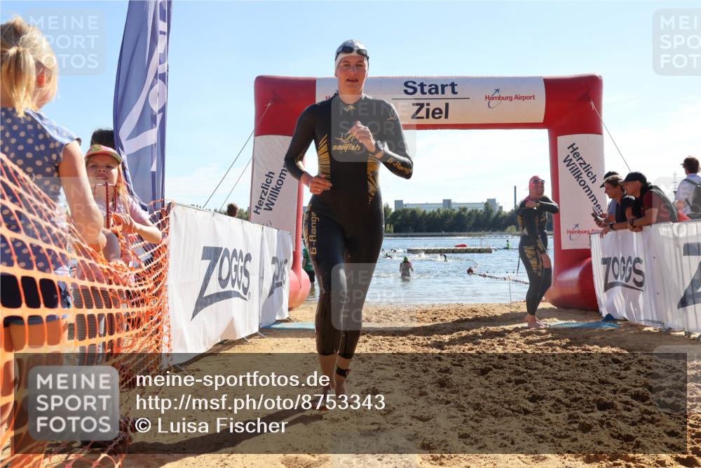07.09.2025 - 19. Norderstedt Triathlon Luisa Fischer http://msf.ph/oto/8753343 07.09.2025 15:37:14 Schwimmen 1052, 1091, 1096 meine-sportfotos.de