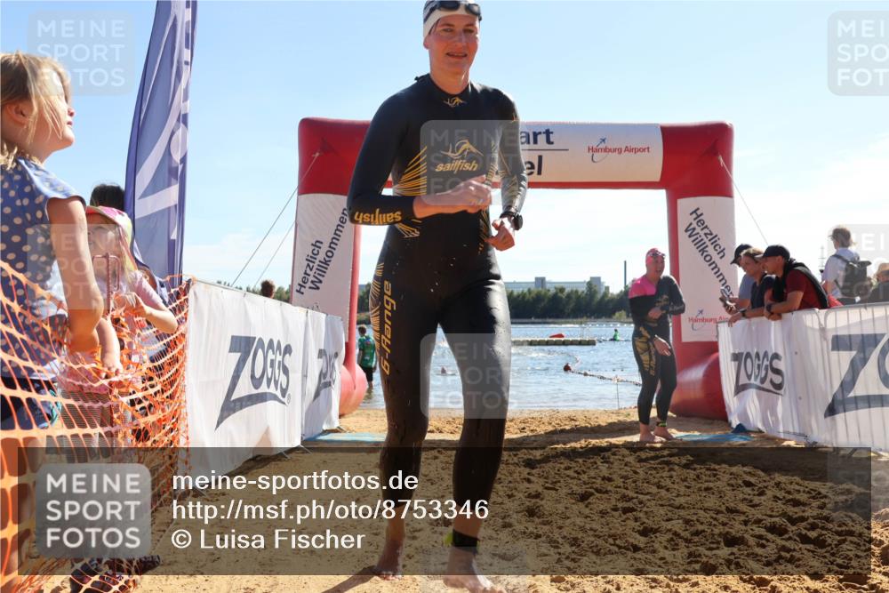 07.09.2025 - 19. Norderstedt Triathlon Luisa Fischer http://msf.ph/oto/8753346 07.09.2025 15:37:14 Schwimmen 1052, 1091, 1096 meine-sportfotos.de