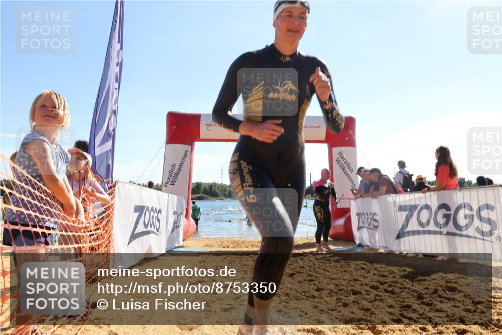 07.09.2025 - 19. Norderstedt Triathlon Luisa Fischer http://msf.ph/oto/8753350 07.09.2025 15:37:14 Schwimmen 1052, 1091, 1096 meine-sportfotos.de