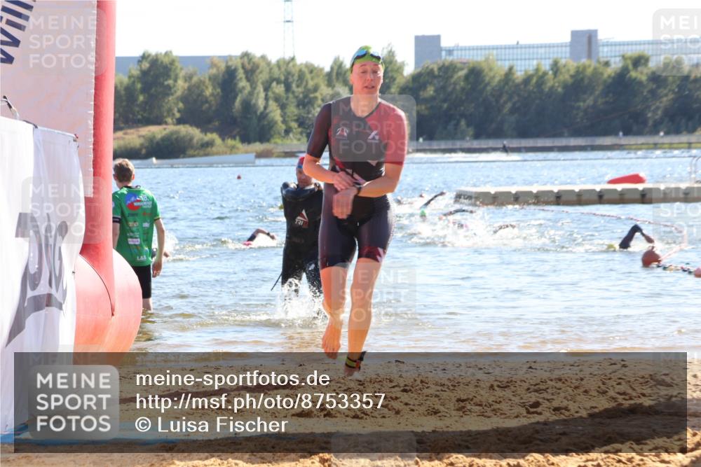 07.09.2025 - 19. Norderstedt Triathlon Luisa Fischer http://msf.ph/oto/8753357 07.09.2025 15:37:23 Schwimmen 1096, 1100 meine-sportfotos.de