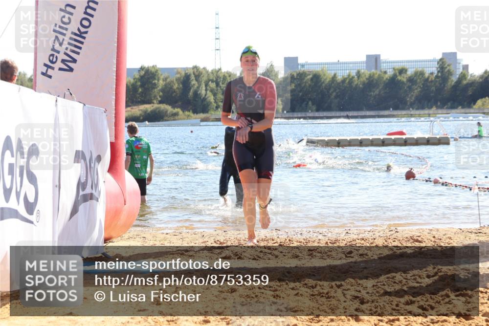 07.09.2025 - 19. Norderstedt Triathlon Luisa Fischer http://msf.ph/oto/8753359 07.09.2025 15:37:23 Schwimmen 1096, 1100 meine-sportfotos.de