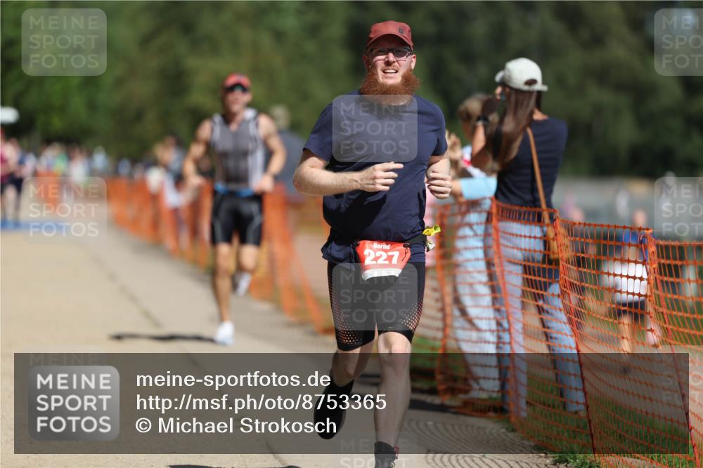 07.09.2025 - 19. Norderstedt Triathlon Michael Strokosch http://msf.ph/oto/8753365 07.09.2025 12:47:21 Laufen 151, 227, 713 meine-sportfotos.de