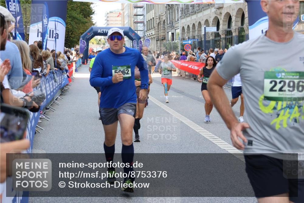 07.09.2025 - BARMER Alsterlauf Strokosch-Dieckow http://msf.ph/oto/8753376 07.09.2025 10:14:37 Ziel 2736, 3455, 3722, 3736, 3771, 3904, 4520, 4607, 4608, 4883, 5036, 5270, 5271, 5280, 5281, 6344, 6345, 8413 meine-sportfotos.de