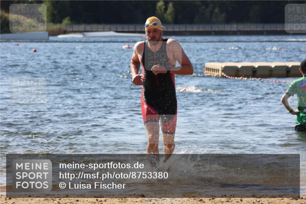 07.09.2025 - 19. Norderstedt Triathlon Luisa Fischer http://msf.ph/oto/8753380 07.09.2025 11:39:42 Schwimmen 802, 1233 meine-sportfotos.de