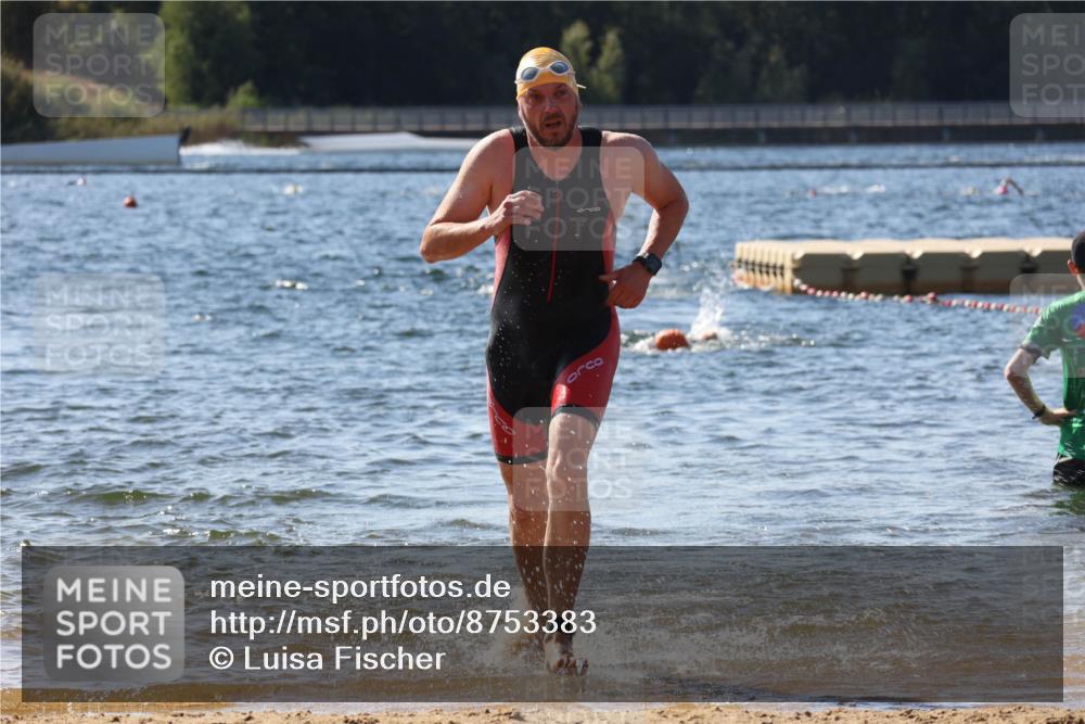 07.09.2025 - 19. Norderstedt Triathlon Luisa Fischer http://msf.ph/oto/8753383 07.09.2025 11:39:43 Schwimmen 802, 1233 meine-sportfotos.de