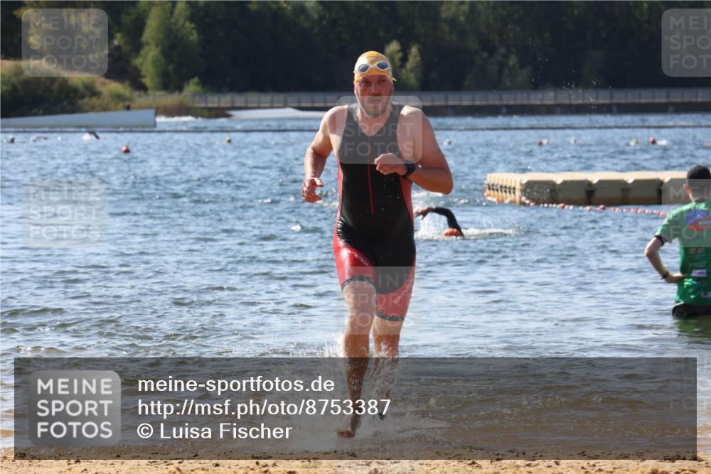 07.09.2025 - 19. Norderstedt Triathlon Luisa Fischer http://msf.ph/oto/8753387 07.09.2025 11:39:43 Schwimmen 802, 1233 meine-sportfotos.de