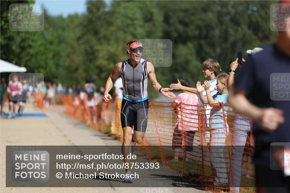 07.09.2025 - 19. Norderstedt Triathlon Michael Strokosch http://msf.ph/oto/8753393 07.09.2025 12:47:22 Laufen 151, 227, 713 meine-sportfotos.de