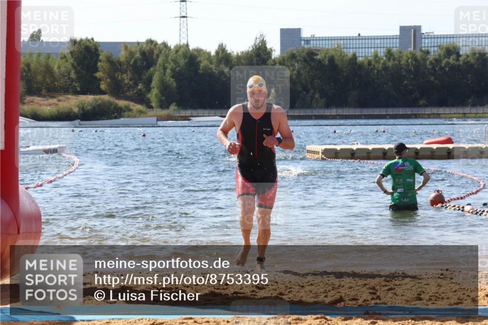 07.09.2025 - 19. Norderstedt Triathlon Luisa Fischer http://msf.ph/oto/8753395 07.09.2025 11:39:44 Schwimmen 802, 1233 meine-sportfotos.de