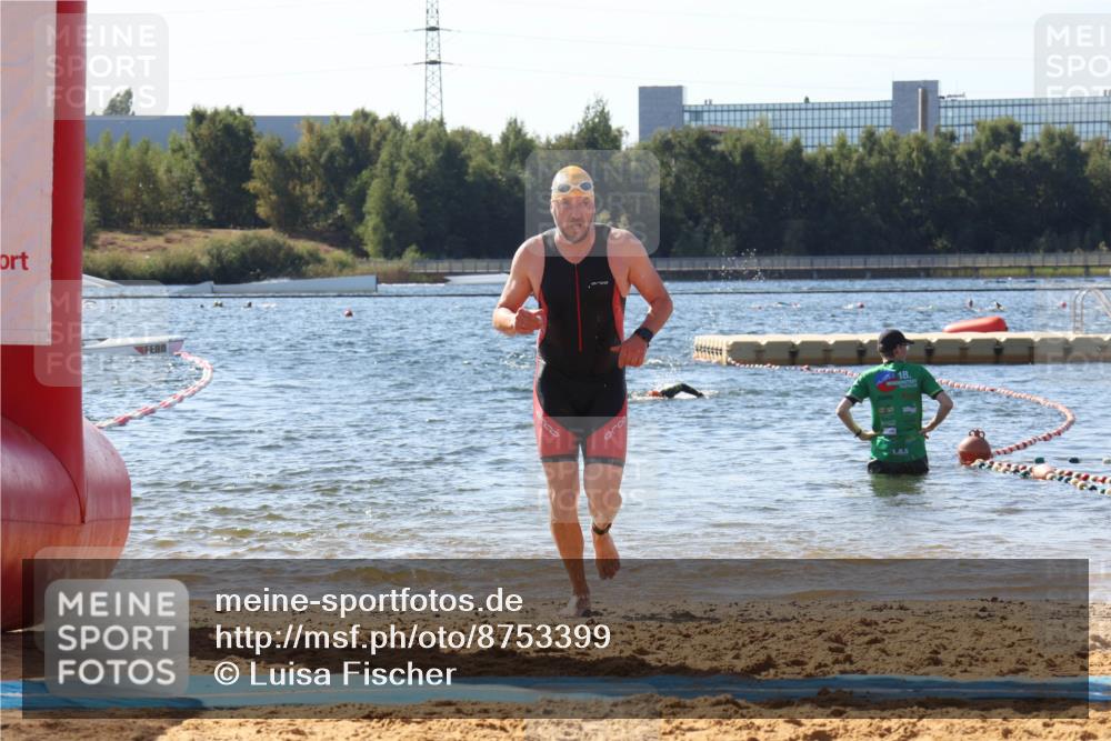 07.09.2025 - 19. Norderstedt Triathlon Luisa Fischer http://msf.ph/oto/8753399 07.09.2025 11:39:44 Schwimmen 802, 1233 meine-sportfotos.de