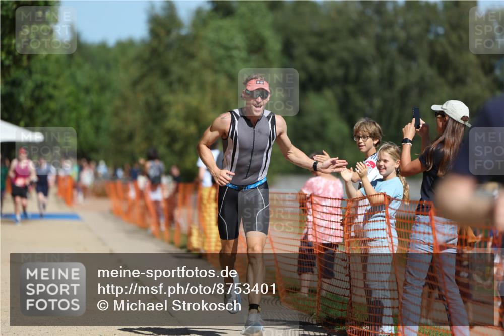 07.09.2025 - 19. Norderstedt Triathlon Michael Strokosch http://msf.ph/oto/8753401 07.09.2025 12:47:23 Laufen 151, 227, 713 meine-sportfotos.de