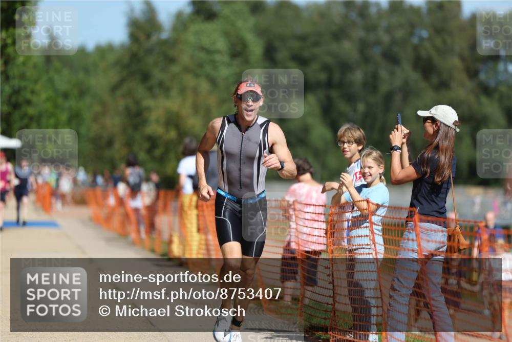 07.09.2025 - 19. Norderstedt Triathlon Michael Strokosch http://msf.ph/oto/8753407 07.09.2025 12:47:23 Laufen 151, 227, 713 meine-sportfotos.de