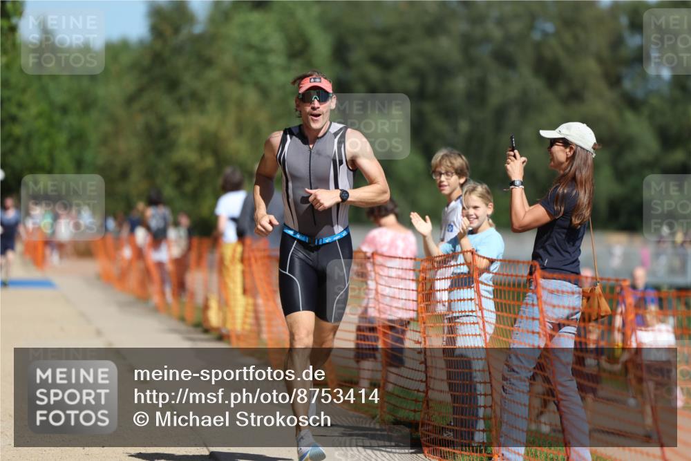 07.09.2025 - 19. Norderstedt Triathlon Michael Strokosch http://msf.ph/oto/8753414 07.09.2025 12:47:23 Laufen 151, 227, 713 meine-sportfotos.de
