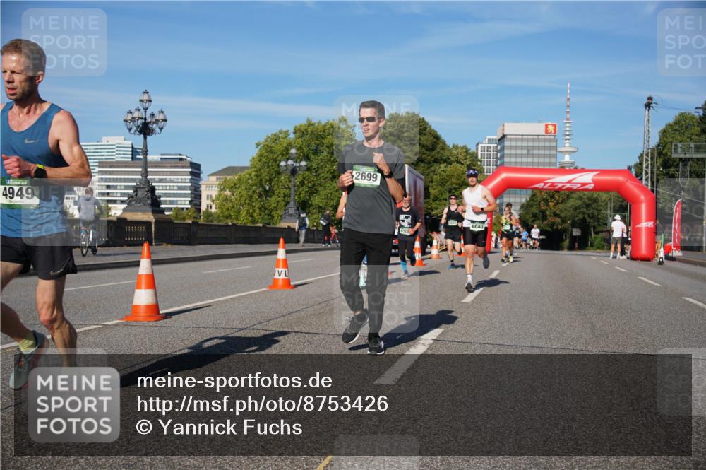 07.09.2025 - BARMER Alsterlauf Yannick Fuchs http://msf.ph/oto/8753426 07.09.2025 09:36:54 Laufen 4949, 2699, 610, 8040 meine-sportfotos.de