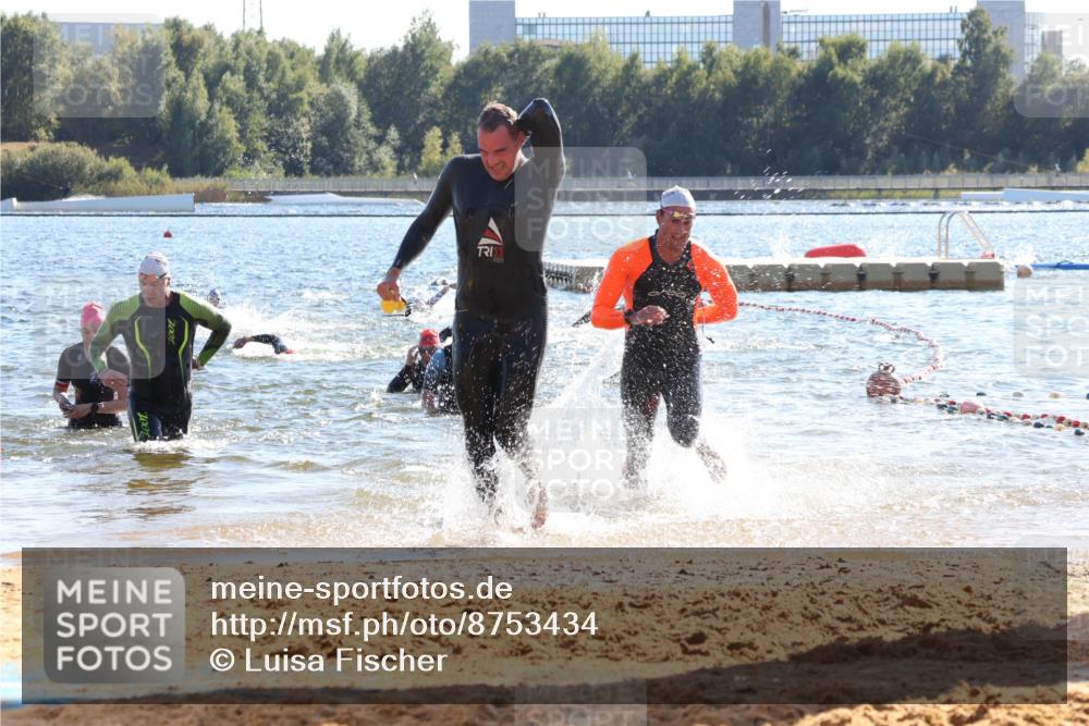 07.09.2025 - 19. Norderstedt Triathlon Luisa Fischer http://msf.ph/oto/8753434 07.09.2025 15:37:38 Schwimmen 1552, 1597, 1600 meine-sportfotos.de