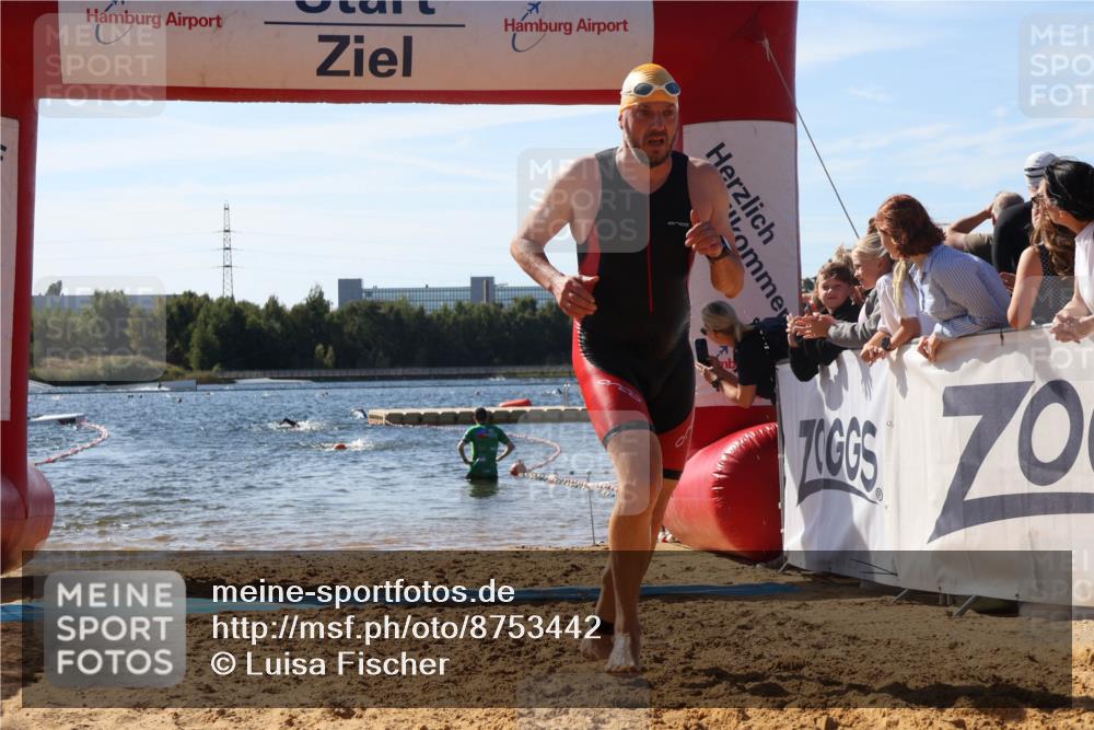 07.09.2025 - 19. Norderstedt Triathlon Luisa Fischer http://msf.ph/oto/8753442 07.09.2025 11:39:47 Schwimmen 802, 1233 meine-sportfotos.de