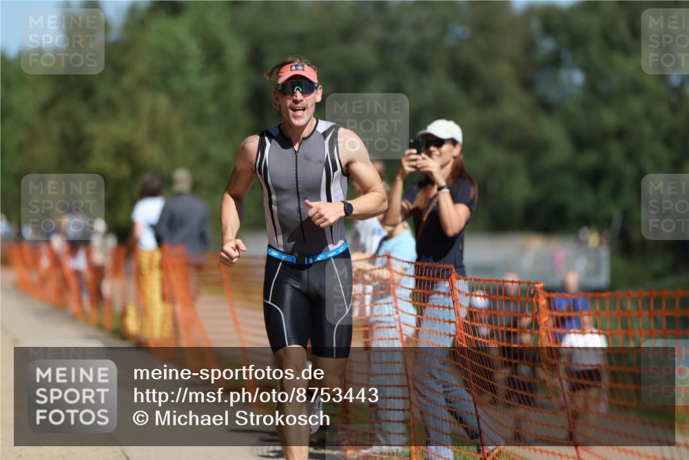 07.09.2025 - 19. Norderstedt Triathlon Michael Strokosch http://msf.ph/oto/8753443 07.09.2025 12:47:24 Laufen 151, 227 meine-sportfotos.de