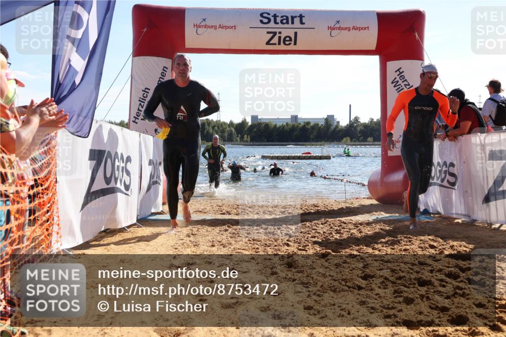 07.09.2025 - 19. Norderstedt Triathlon Luisa Fischer http://msf.ph/oto/8753472 07.09.2025 15:37:42 Schwimmen 1552, 1597, 1600, 1604 meine-sportfotos.de