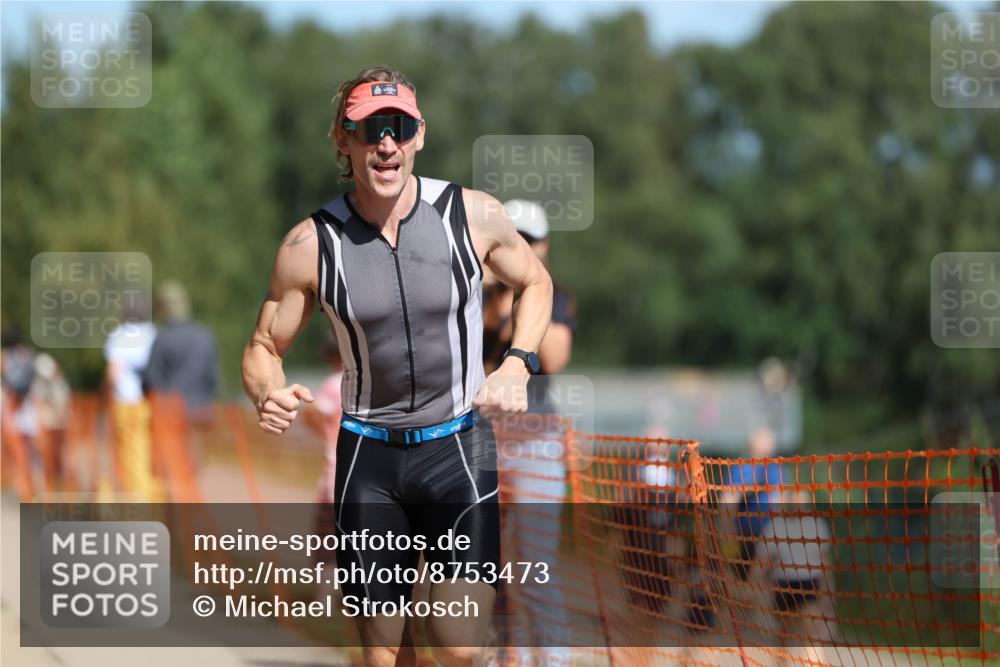 07.09.2025 - 19. Norderstedt Triathlon Michael Strokosch http://msf.ph/oto/8753473 07.09.2025 12:47:25 Laufen 151, 227 meine-sportfotos.de