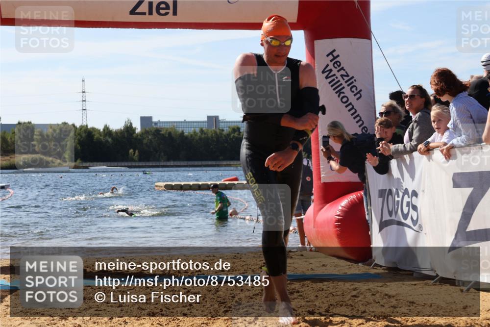 07.09.2025 - 19. Norderstedt Triathlon Luisa Fischer http://msf.ph/oto/8753485 07.09.2025 11:40:17 Schwimmen 1272 meine-sportfotos.de