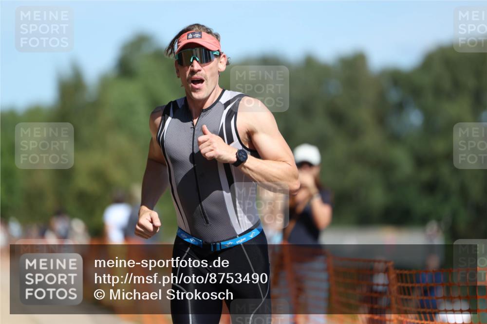 07.09.2025 - 19. Norderstedt Triathlon Michael Strokosch http://msf.ph/oto/8753490 07.09.2025 12:47:25 Laufen 151, 227 meine-sportfotos.de