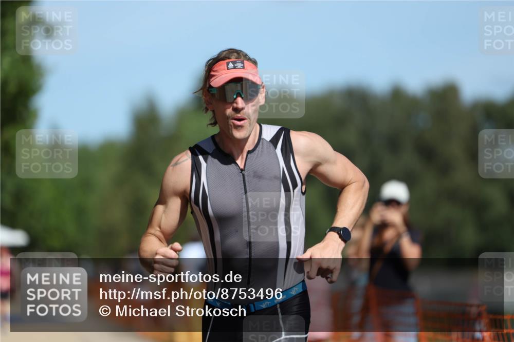 07.09.2025 - 19. Norderstedt Triathlon Michael Strokosch http://msf.ph/oto/8753496 07.09.2025 12:47:25 Laufen 151, 227 meine-sportfotos.de