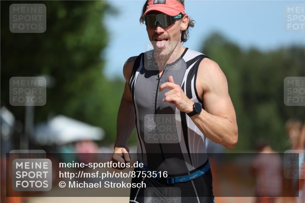 07.09.2025 - 19. Norderstedt Triathlon Michael Strokosch http://msf.ph/oto/8753516 07.09.2025 12:47:26 Laufen 151, 227 meine-sportfotos.de