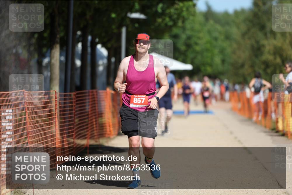 07.09.2025 - 19. Norderstedt Triathlon Michael Strokosch http://msf.ph/oto/8753536 07.09.2025 12:47:40 Laufen 857 meine-sportfotos.de