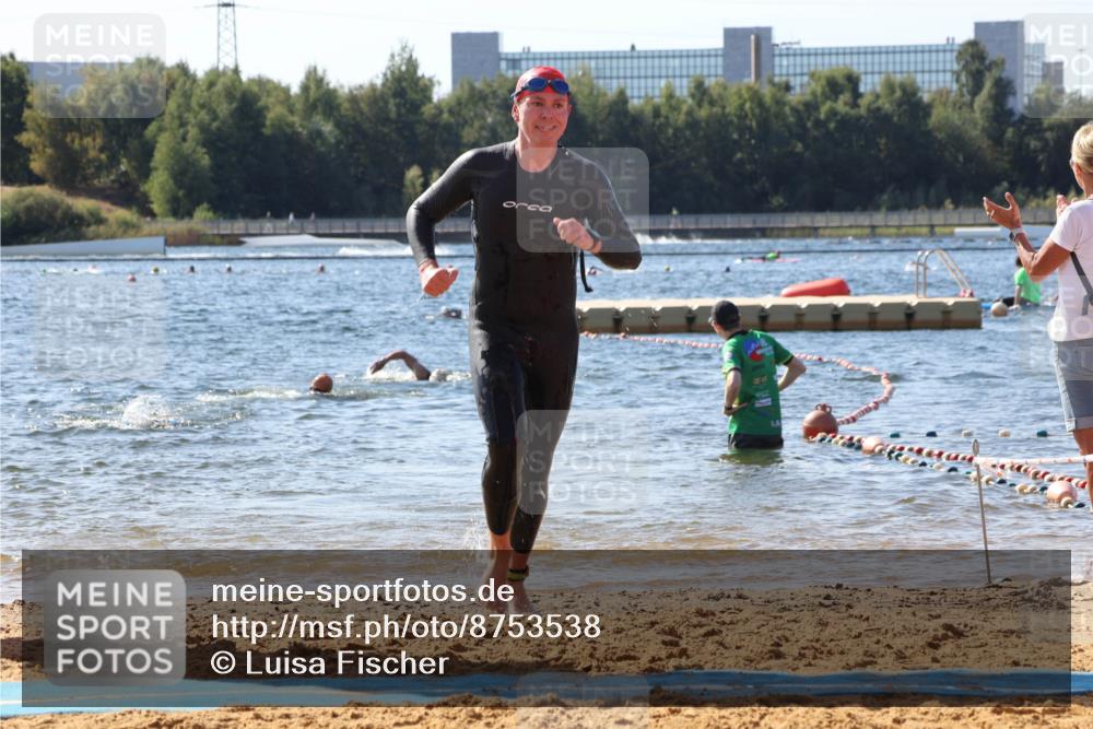 07.09.2025 - 19. Norderstedt Triathlon Luisa Fischer http://msf.ph/oto/8753538 07.09.2025 11:40:32 Schwimmen 226, 824 meine-sportfotos.de