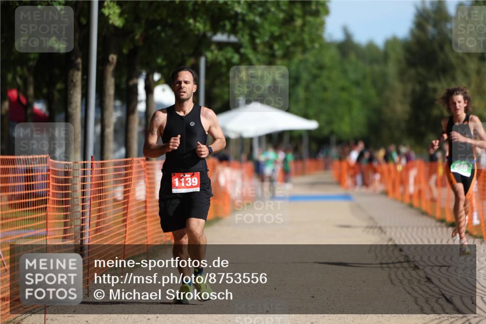 07.09.2025 - 19. Norderstedt Triathlon Michael Strokosch http://msf.ph/oto/8753556 07.09.2025 10:38:50 Laufen 646, 1131, 1139 meine-sportfotos.de