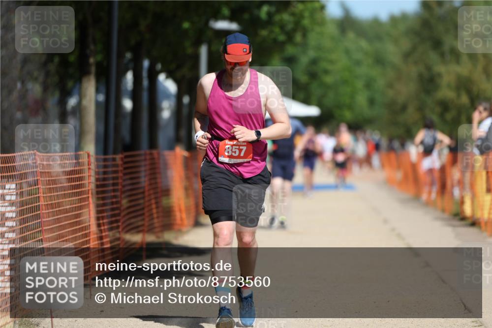 07.09.2025 - 19. Norderstedt Triathlon Michael Strokosch http://msf.ph/oto/8753560 07.09.2025 12:47:41 Laufen 857 meine-sportfotos.de