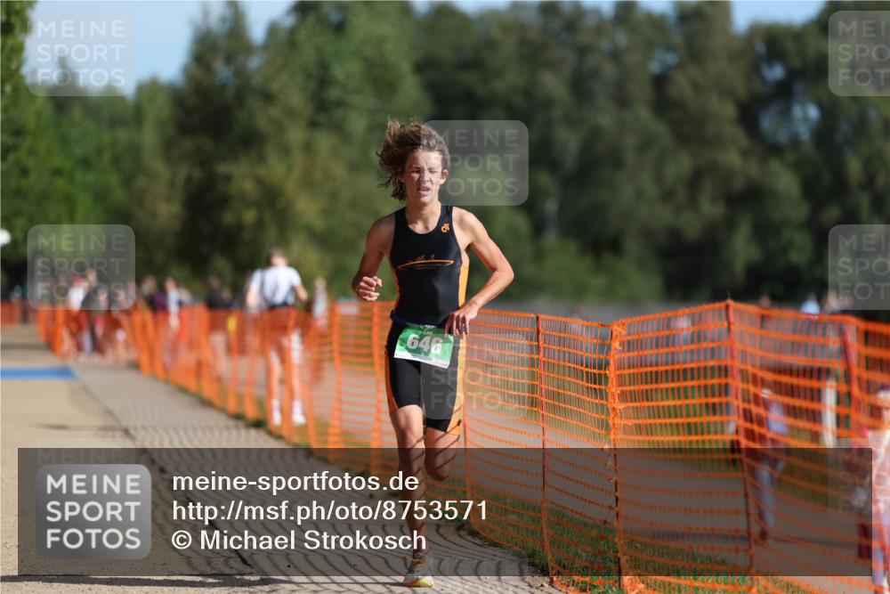 07.09.2025 - 19. Norderstedt Triathlon Michael Strokosch http://msf.ph/oto/8753571 07.09.2025 10:38:52 Laufen 646, 1139 meine-sportfotos.de