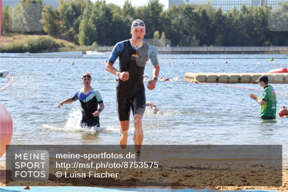 07.09.2025 - 19. Norderstedt Triathlon Luisa Fischer http://msf.ph/oto/8753575 07.09.2025 11:40:47 Schwimmen 215, 741 meine-sportfotos.de