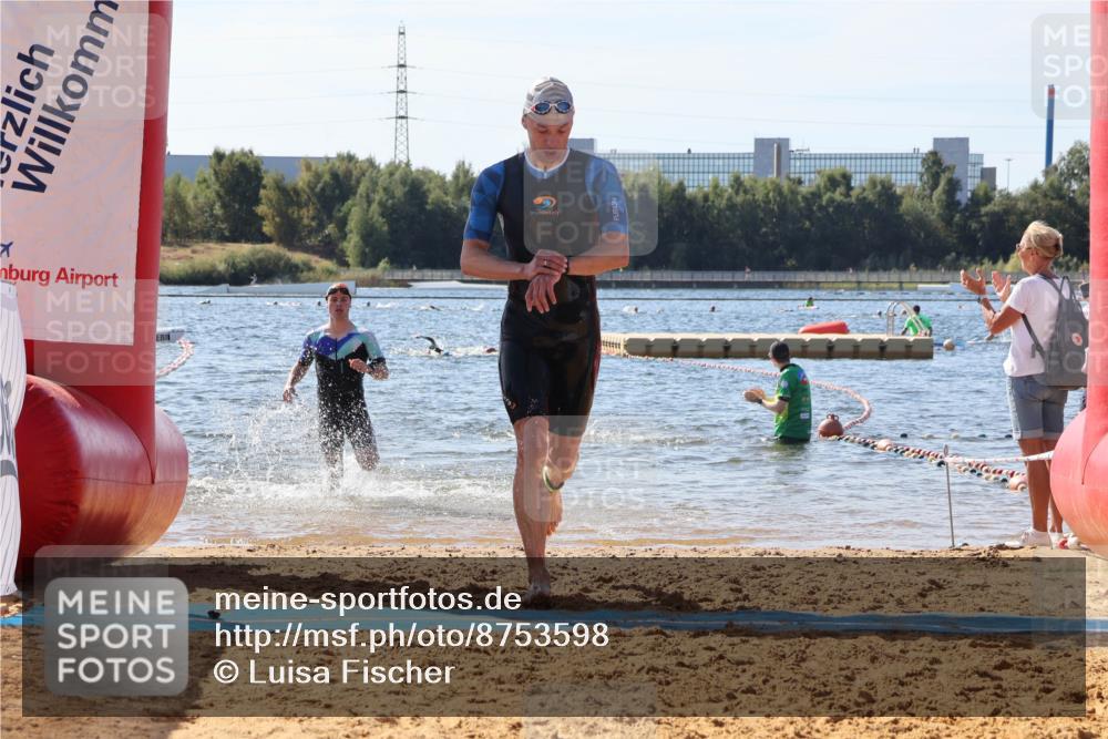 07.09.2025 - 19. Norderstedt Triathlon Luisa Fischer http://msf.ph/oto/8753598 07.09.2025 11:40:48 Schwimmen 215, 741 meine-sportfotos.de