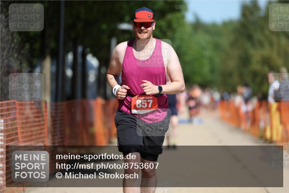 07.09.2025 - 19. Norderstedt Triathlon Michael Strokosch http://msf.ph/oto/8753607 07.09.2025 12:47:42 Laufen 857 meine-sportfotos.de