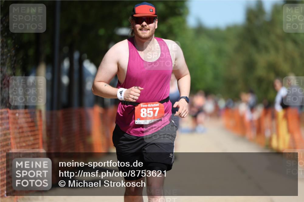 07.09.2025 - 19. Norderstedt Triathlon Michael Strokosch http://msf.ph/oto/8753621 07.09.2025 12:47:43 Laufen 857 meine-sportfotos.de