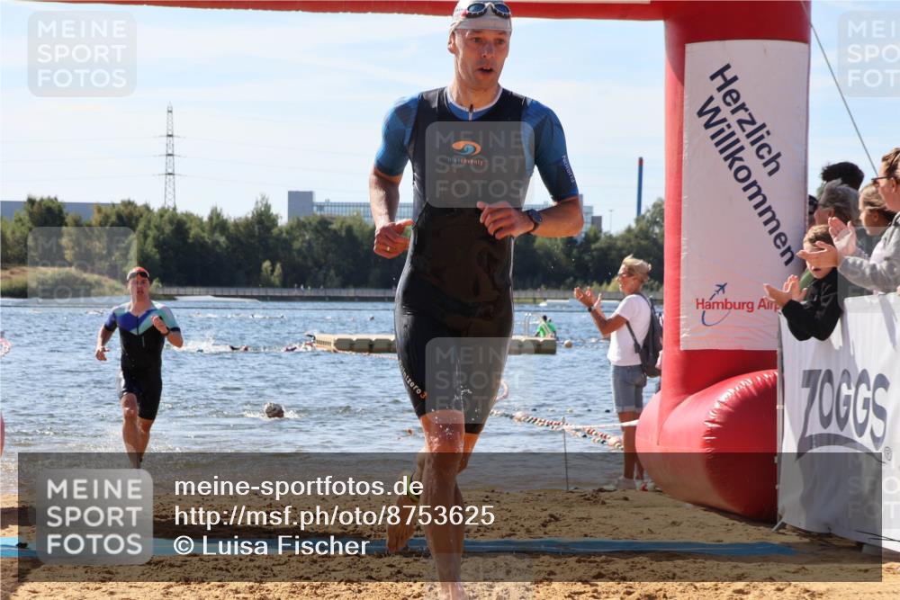 07.09.2025 - 19. Norderstedt Triathlon Luisa Fischer http://msf.ph/oto/8753625 07.09.2025 11:40:50 Schwimmen 215, 741 meine-sportfotos.de