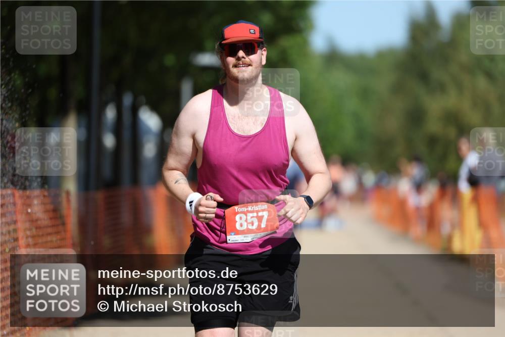 07.09.2025 - 19. Norderstedt Triathlon Michael Strokosch http://msf.ph/oto/8753629 07.09.2025 12:47:43 Laufen 857 meine-sportfotos.de