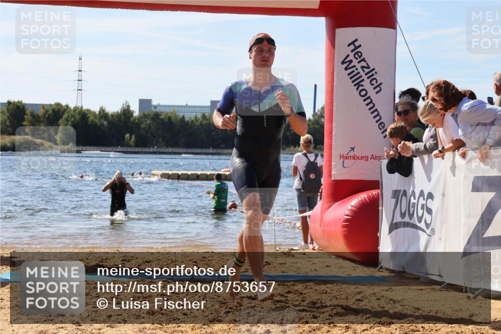 07.09.2025 - 19. Norderstedt Triathlon Luisa Fischer http://msf.ph/oto/8753657 07.09.2025 11:40:53 Schwimmen 151, 215, 741 meine-sportfotos.de