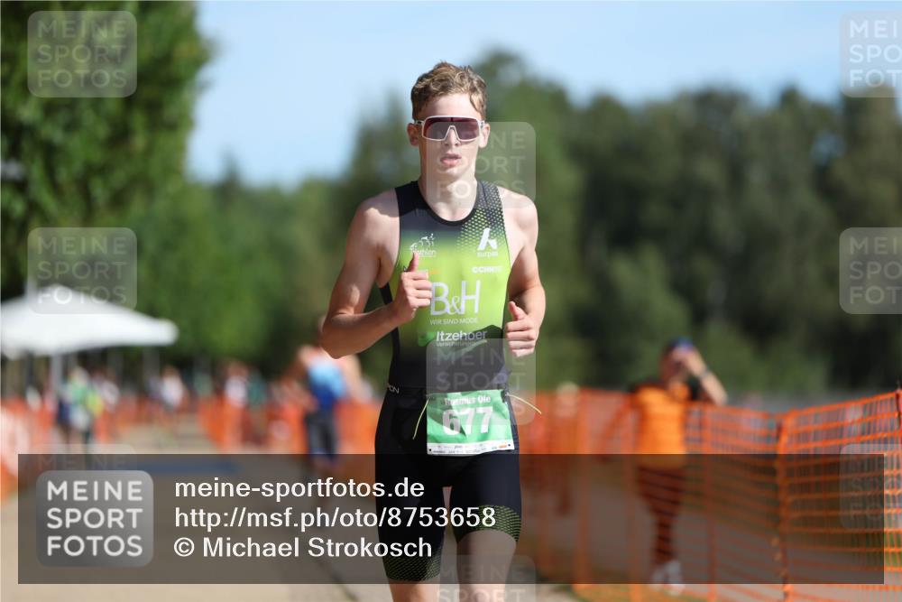 07.09.2025 - 19. Norderstedt Triathlon Michael Strokosch http://msf.ph/oto/8753658 07.09.2025 10:39:36 Laufen 654, 677 meine-sportfotos.de