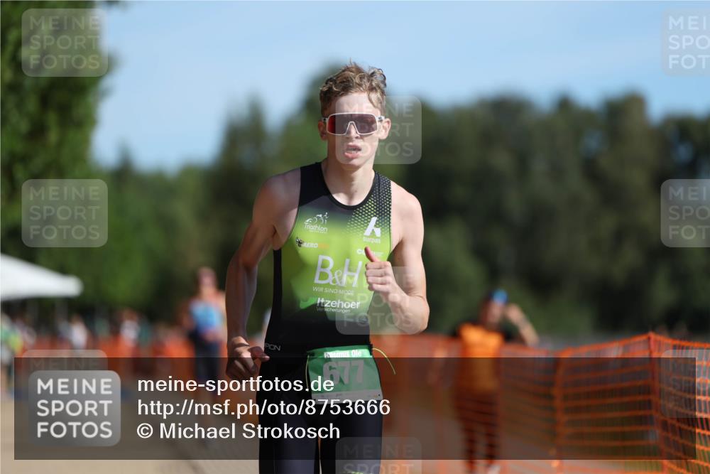 07.09.2025 - 19. Norderstedt Triathlon Michael Strokosch http://msf.ph/oto/8753666 07.09.2025 10:39:36 Laufen 654, 677 meine-sportfotos.de