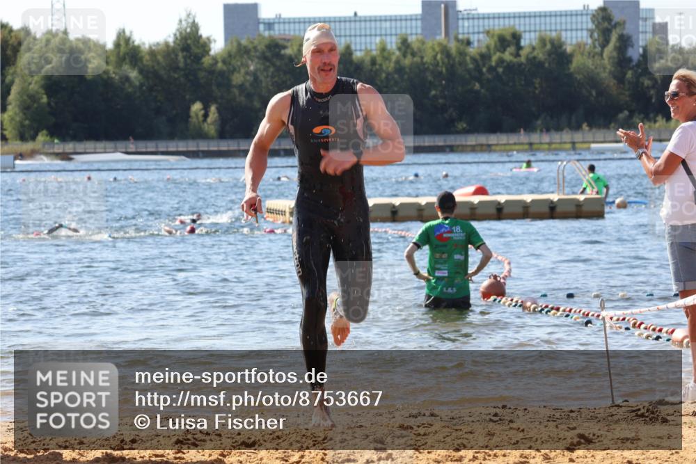 07.09.2025 - 19. Norderstedt Triathlon Luisa Fischer http://msf.ph/oto/8753667 07.09.2025 11:40:58 Schwimmen 151, 215, 741 meine-sportfotos.de