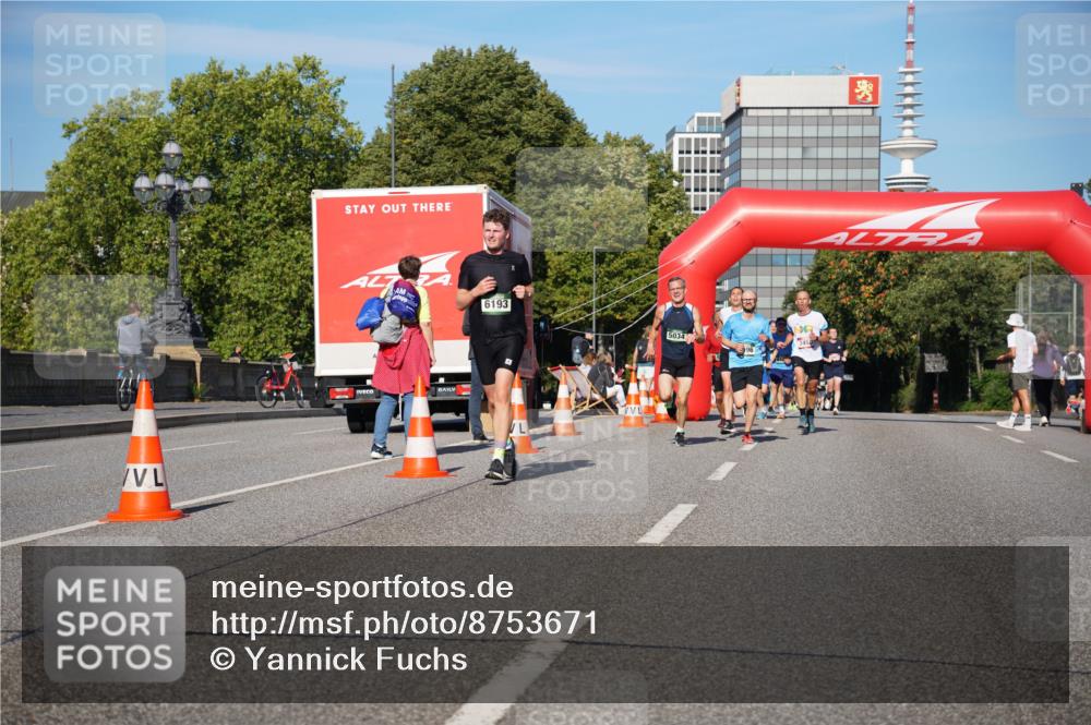07.09.2025 - BARMER Alsterlauf Yannick Fuchs http://msf.ph/oto/8753671 07.09.2025 09:37:02 Laufen 6193, 5034, 3451 meine-sportfotos.de
